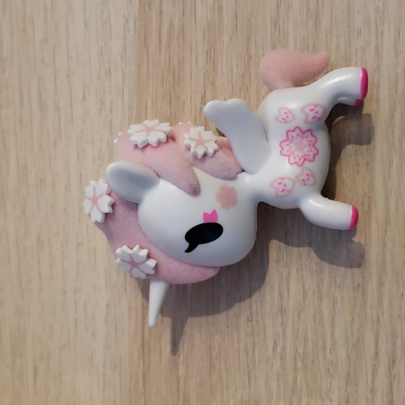 Tokidoki Unicorno Series 6 collectible vinyl figure - Hanako - Picture 2 of 4